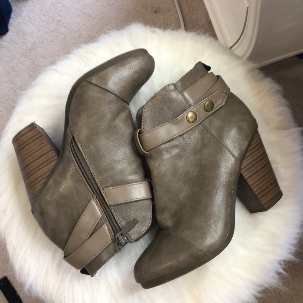 Breckelle’s booties